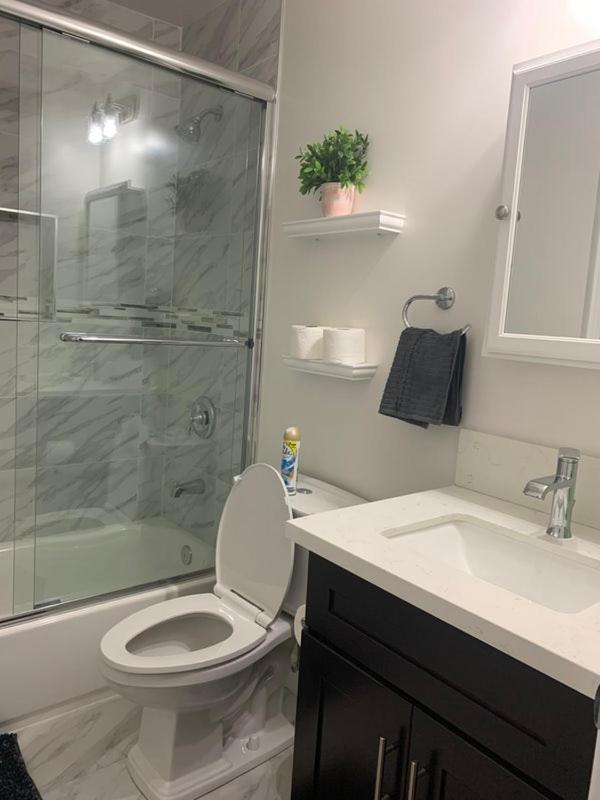 Gated Contemporary 3 Bedroom - 2 Bathroom Home In South La Plus Parking Los Angeles Esterno foto