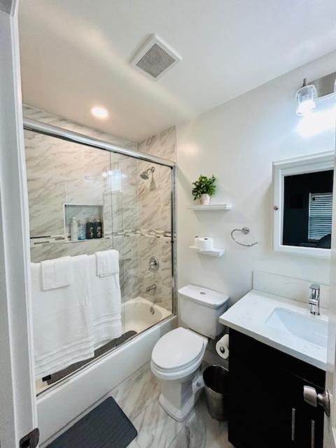 Gated Contemporary 3 Bedroom - 2 Bathroom Home In South La Plus Parking Los Angeles Esterno foto