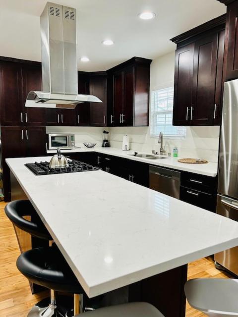 Gated Contemporary 3 Bedroom - 2 Bathroom Home In South La Plus Parking Los Angeles Esterno foto