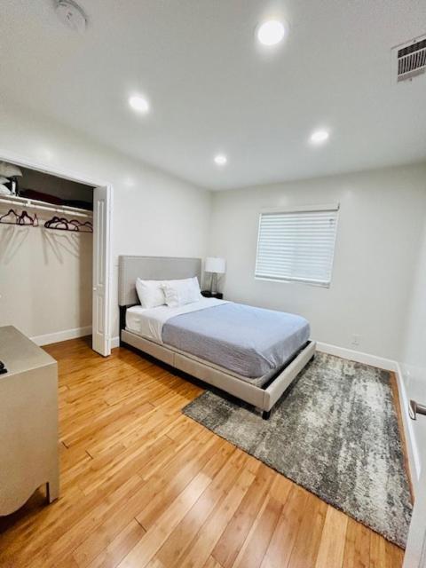 Gated Contemporary 3 Bedroom - 2 Bathroom Home In South La Plus Parking Los Angeles Esterno foto