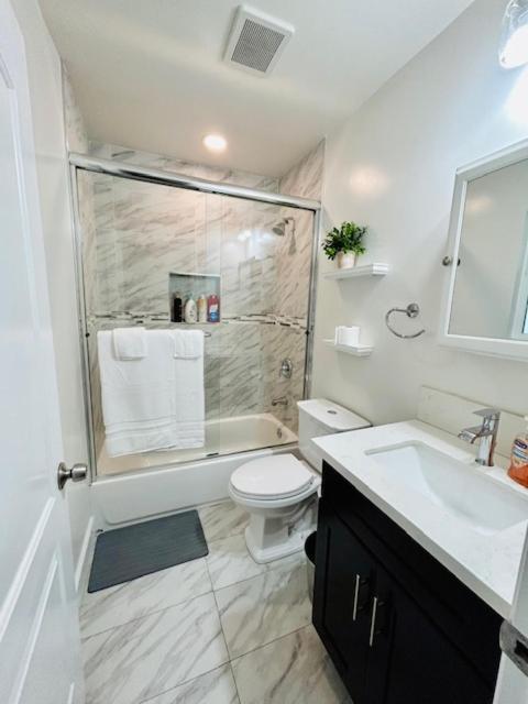 Gated Contemporary 3 Bedroom - 2 Bathroom Home In South La Plus Parking Los Angeles Esterno foto