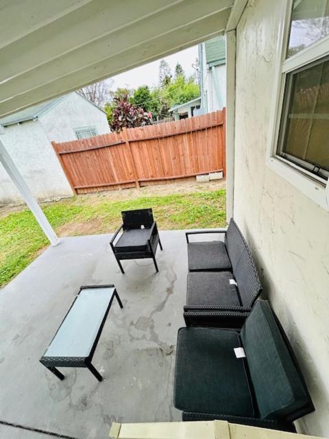 Gated Contemporary 3 Bedroom - 2 Bathroom Home In South La Plus Parking Los Angeles Esterno foto